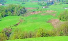 Tizzano, spunta un'altra frana. Fognatura a rischio