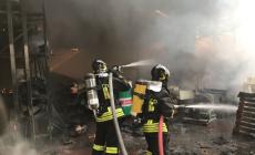 Vigile del fuoco muore nel crollo di un capannone a San Donato