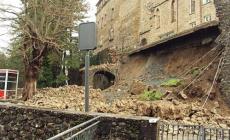 Compiano, la Regione stanzia 35mila euro per i lavori sulla viabilit&agrave; dopo il crollo. Servono per&ograve; altri 285mila euro per il castello