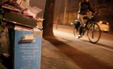 Via Sidoli: ritardi e proteste per il ritiro della carta