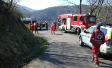 Auto vola in un  burrone: muore 63enne