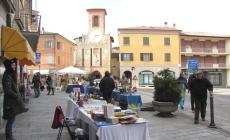 Mercatino dell'antiquariato con 100 bancarelle 