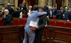 La Catalogna dice sì all'indipendenza, la Spagna attiva l'art. 155