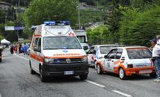 Auto esce di strada al rally: morto commissario di gara, ferito un collega  