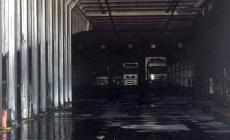 Incendio a bordo del cargo Moby:  in fiamme camion frigo