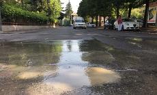 Perdita d'acqua in via Strobel