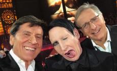 Paolo Bonolis torna su Canale 5 con "Music": Marilyn Manson fra gli ospiti. Selfie a tre con Gianni Morandi