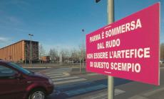 Cartello &laquo;anti-rudo&raquo; al Campus