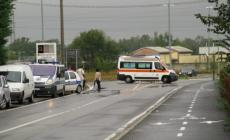 Strada Argini, scontro tra due auto: un ferito al Maggiore