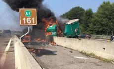 Tir si scontra con un'auto e prende fuoco in A4, disagi per migliaia di automobilisti