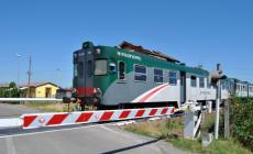 Disastro sfiorato sulla Parma-Brescia: un frigo e una transenna sui binari