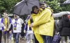 Derby: i tifosi del Parma bagnati ma... felici