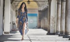 Federica, modella in posa tra via d'Azeglio e parco Ducale Fotogallery