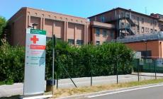 Tracce organiche nei controsoffitti a chirurgia, (disinfestazione) sospesi gli interventi a Guastalla 