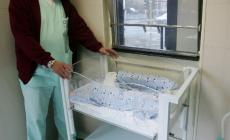 Neonato abbandonato in una borsa vicino a un cimitero, è  grave  
