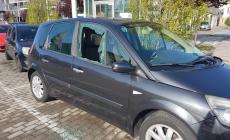 Vetri rotti e gomme bucate (e furti sulle auto): "ondata" di vandali (e ladri) nella zona dietro la stazione