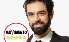 Le Iene contro Giarrusso: "La smetta di vestirsi come noi" per la campagna elettorale