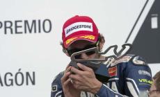Valentino Rossi cade in moto e finisce in ospedale