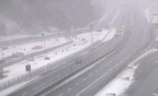 Neve al Brennero, 30 cm sulle Dolomiti. E fiocchi anche nel Parmense: le foto