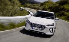 Hyundai Ioniq si rinnova (e si fa in tre) 