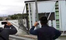 Maltempo, recuperato ristorante galleggiante alla deriva nel Mincio - Foto