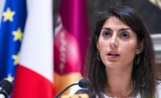 La Raggi chiude i campi rom. "Basta nuovi arrivi di migranti" 