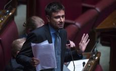 Bagarre sui vitalizi, la Boldrini espelle Di Battista