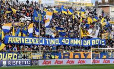 La curva ricorda Tino Violi prima di Parma-Avellino 