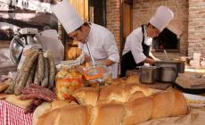 Norcini e salumieri a raduno a Polesine. Sfida al "panino teen-ager"