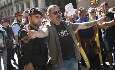 Blitz della Guardia Civil contro il governo catalano: 14 arresti. Tensione altissima a Barcellona 