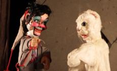 Spettacolo di burattini nel teatro comunale