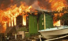 Il nord della California in fiamme: un morto, vigili del fuoco ustionati e gente in fuga Foto
