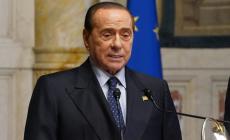 Un nuovo audio di Berlusconi su Putin e la guerra fa tremare la maggioranza (e non solo).  Poi la telefonata a Mentana: "Parole sull'Ucraina frutto di preoccupazione"