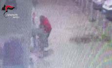 Tenta di rapire un bambino di 5 anni al supermercato a Caivano: il video
