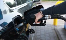 Carburanti, prorogato all'1 maggio il taglio delle accise