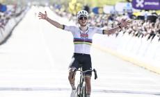 Pogacar vince il Giro delle Fiandre, Van der Poel ed Evenepoel sul podio