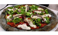 Pizzeria Canalvecchio: nera o tradizionale, quando la pizza si fa in quattro