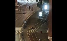 Un lettore: "Rissa tra bande in viale Fratti: 20 minuti con lanci di bottiglie, armi rudimentali e il rischio di colpire passanti e veicoli" - Video