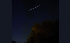 Scia nel cielo di Bosco di Corniglio. E' lo Starlink di Musk