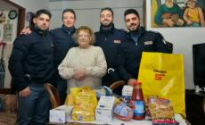 Anziana borseggiata (e derubata di oltre 1.000 euro): i poliziotti le regalano la spesa
