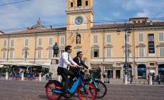 Presentato il servizio di biciclette elettriche condivise
