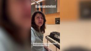 Elisa in lacrime a Meloni, portate voi gli aiuti