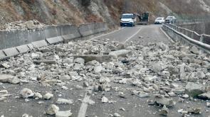 Calestano, centinaia di massi rimossi dalle reti di recinzione sulla provinciale 15 - Foto 