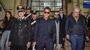 Giudice accoglie il ricorso di Signorini, Corona non pu&ograve; pubblicare la puntata