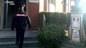 Fidenza, notte di follia fuori dalla caserma: 18enne tenta l'irruzione e aggredisce i militari. Arrestato