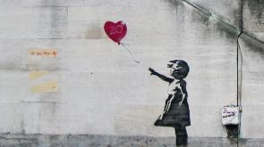 Banksy, svelata l'identit&agrave;: l'artista &egrave; Robin Gunningham