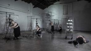 A Lenz Teatro doppio debutto a opera di Maestri & Pititto, &ldquo;La scimmia di Dio&rdquo; e &ldquo;Teste_Over Marisa Merz&rdquo;