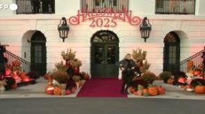 "Dolcetto o scherzetto", Trump e Melania celebrano Halloween
