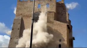 Nuovo crollo alla Torre dei Conti ai Fori Imperiali: il video "in diretta"