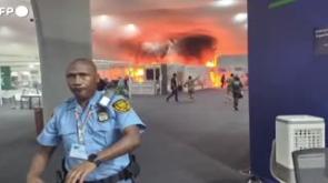 Grande incendio alla Cop30: fumo in un padiglione, area isolata - Video